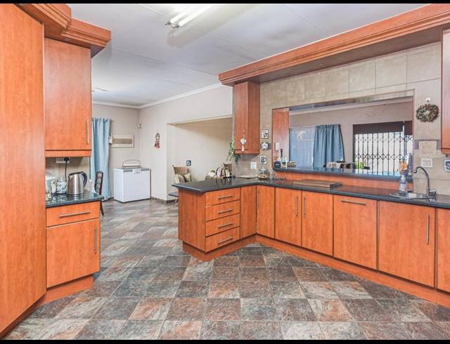 4 BEDROOM HOUSE FOR SALE IN VALHALLA